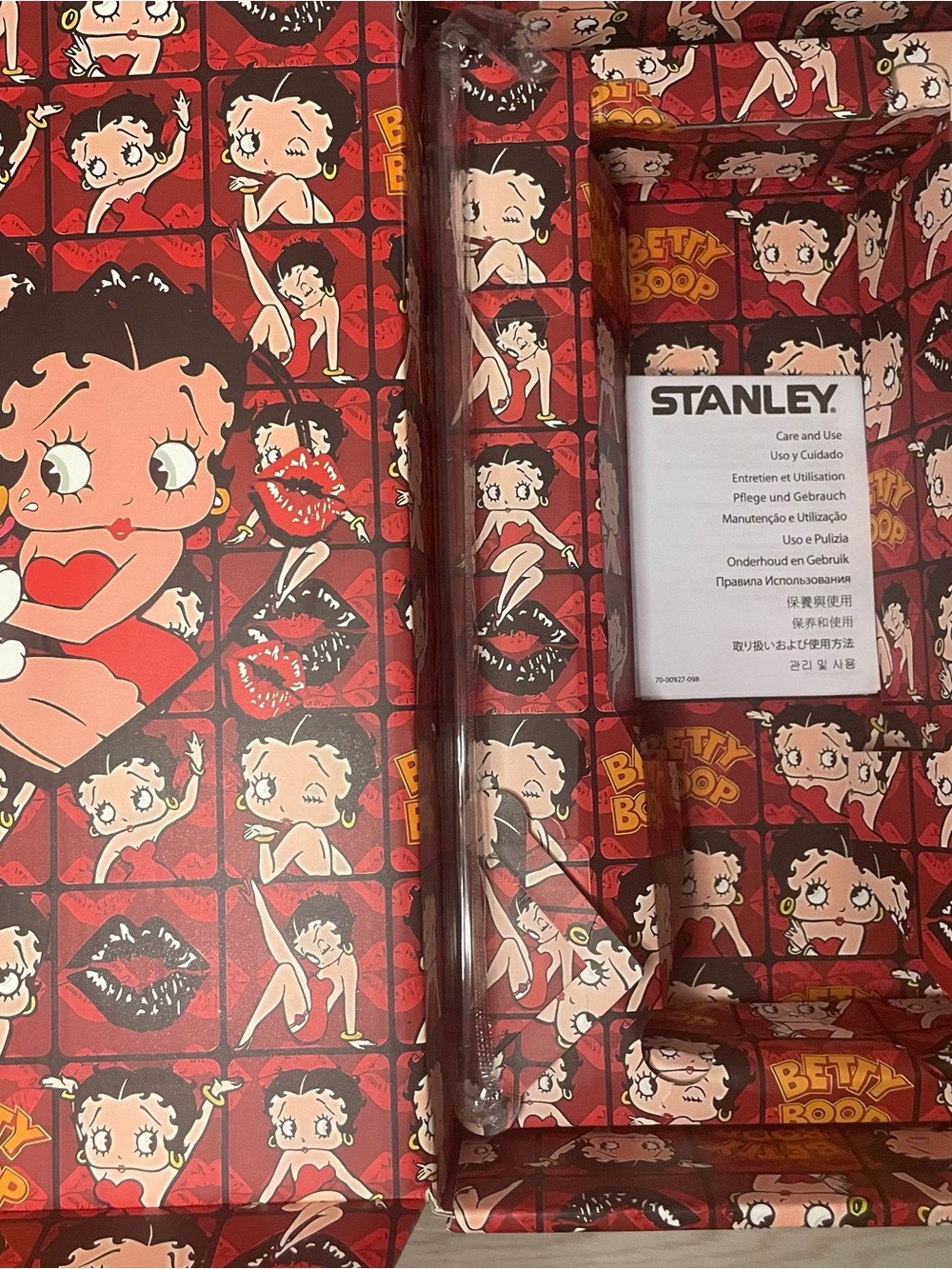 NIB Stanley x Betty Boop Collab Red The Flowstate Quencher H2.0 Tumbler 40oz - Picture 11 of 12